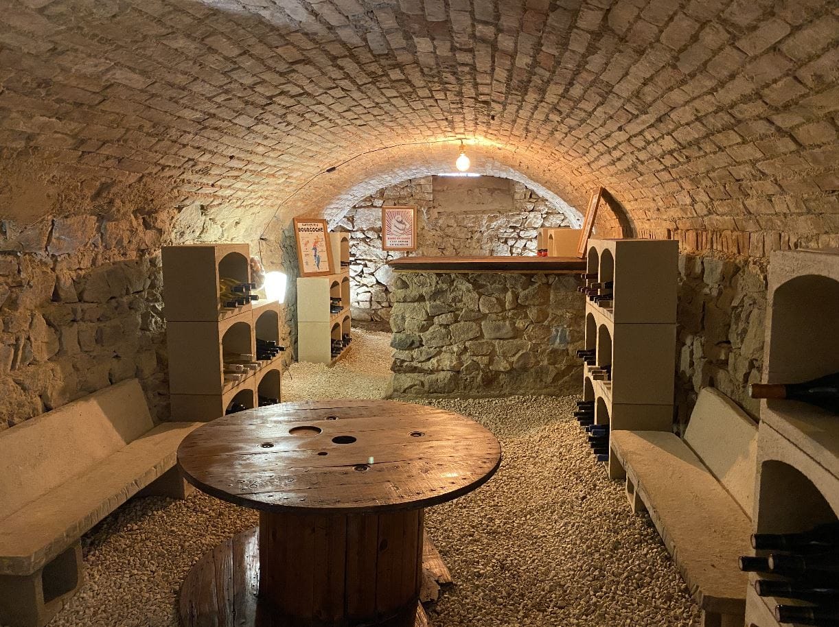Casier à vin pour ranger ses bouteilles dans une cave enterrée.