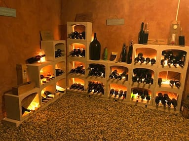 casier à vin avec éclairage led spécial pour cave à vin