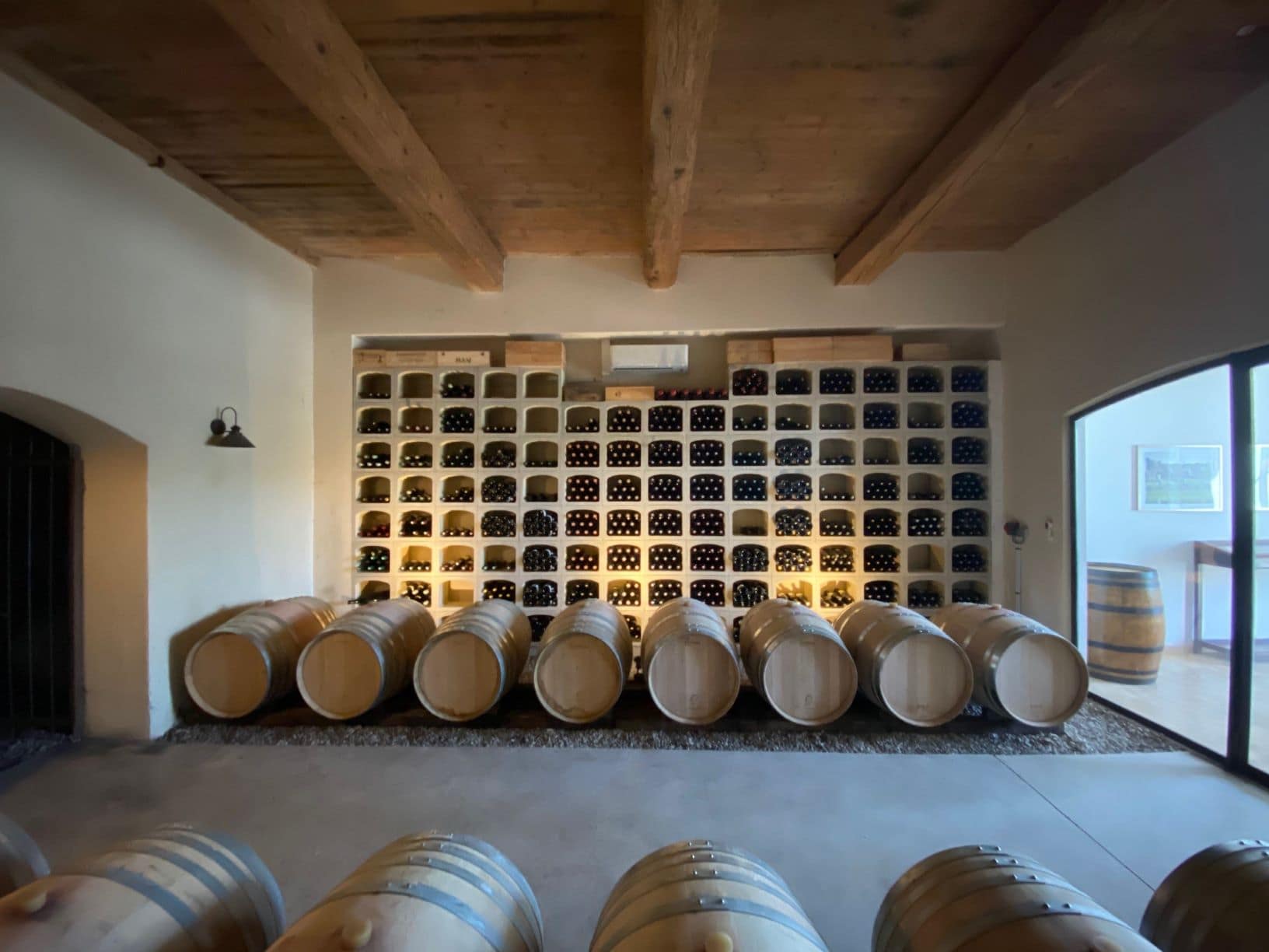 Rangement bouteilles de vin Casier cave à vin pour aménager une vinothèque et un mur range bouteille